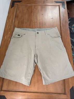 Kuhl Men's Light Beige Cargo Shorts Size 40